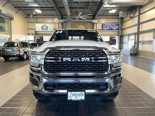 2024 RAM 3500 Tradesman Crew Cab 4x4 8' Box