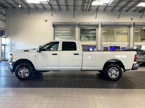 2024 RAM 3500 Tradesman Crew Cab 4x4 8' Box