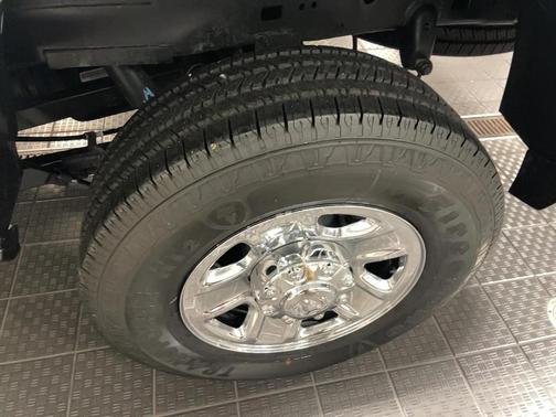 2024 RAM 2500 Tradesman Crew Cab 4x4 6'4' Box