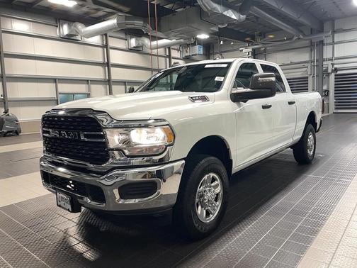 2024 RAM 2500 Tradesman Crew Cab 4x4 6'4' Box