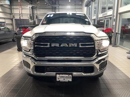 2024 RAM 2500 Tradesman Crew Cab 4x4 6'4' Box
