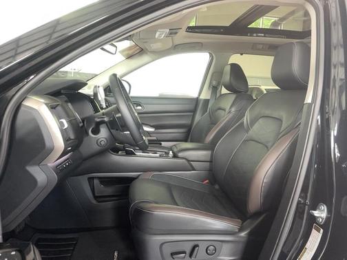 Super Black 2024 Nissan Pathfinder Platinum 4WD