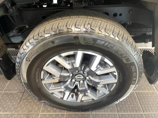 2024 Nissan Frontier SL