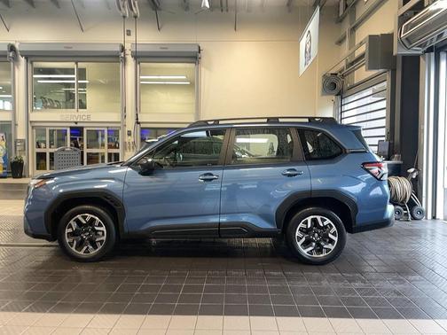 2025 Subaru Forester Base