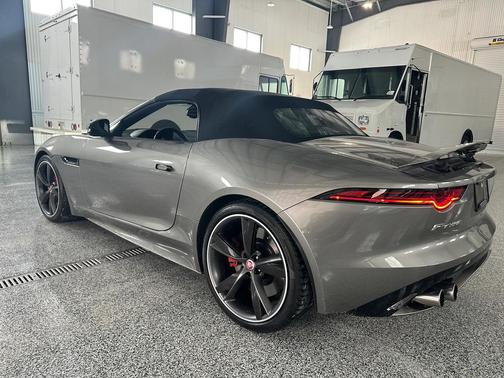 2018 Jaguar F-TYPE R