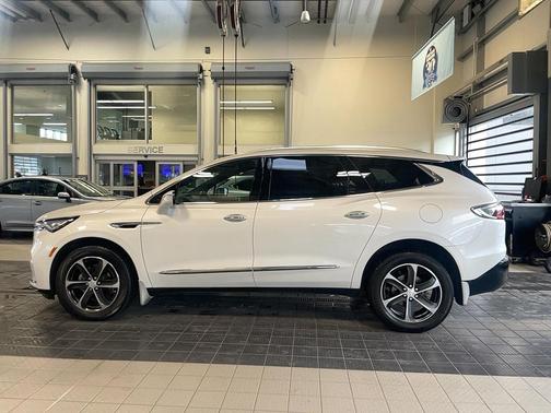 White Frost Tricoat 2022 Buick Enclave Sport Touring