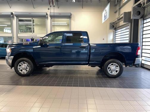 2024 RAM 2500 Tradesman Crew Cab 4x4 6'4' Box