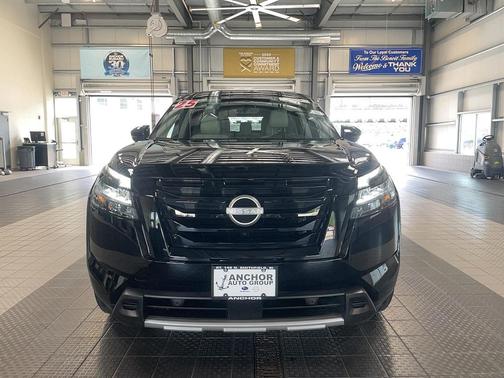 Super Black 2025 Nissan Pathfinder SL 4WD