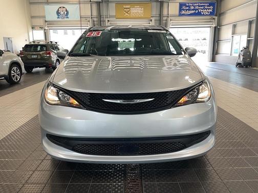 Silver Mist 2023 Chrysler Voyager LX