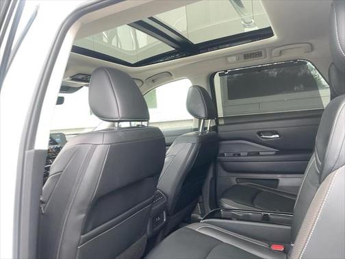 2023 Nissan Pathfinder SL 4WD