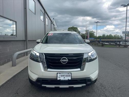 2023 Nissan Pathfinder SL 4WD