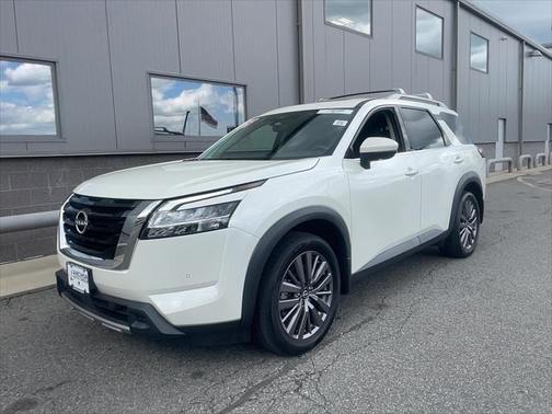 2023 Nissan Pathfinder SL 4WD