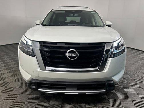 2025 Nissan Pathfinder Platinum 4WD