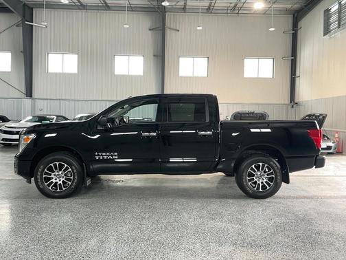 2021 Nissan Titan SV
