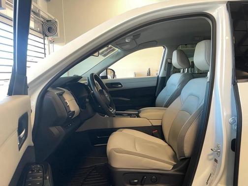 2023 Nissan Pathfinder SL 4WD