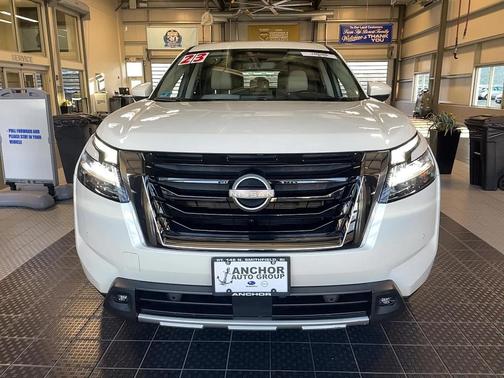 2023 Nissan Pathfinder SL 4WD
