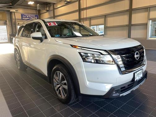 2023 Nissan Pathfinder SL 4WD