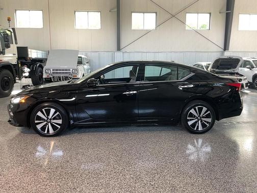 Super Black 2019 Nissan Altima 2.5 SL