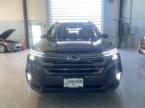 Magnetite Gray Metallic 2025 Subaru Forester Limited