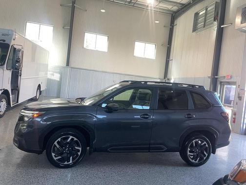 Magnetite Gray Metallic 2025 Subaru Forester Limited