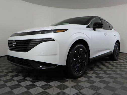 Everest White Pearl Tricoat/Super Black 2026 Nissan Murano Platinum