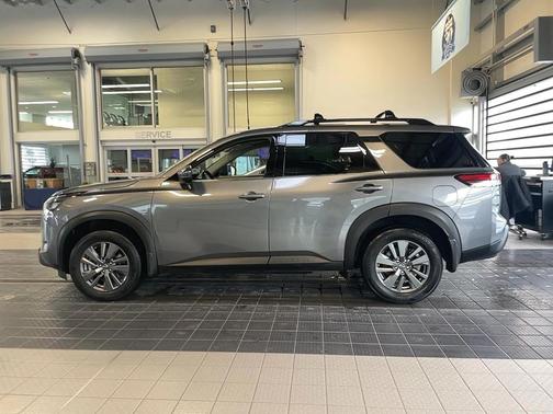 2024 Nissan Pathfinder SV 4WD