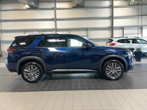 2023 Nissan Pathfinder SL 4WD