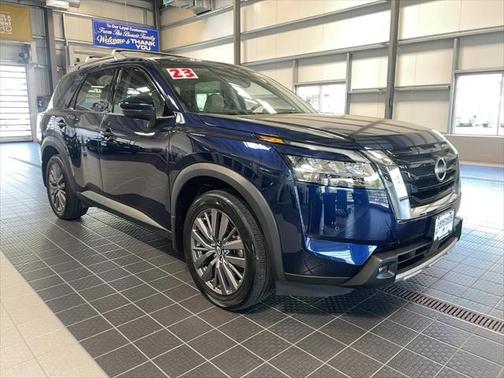 2023 Nissan Pathfinder SL 4WD