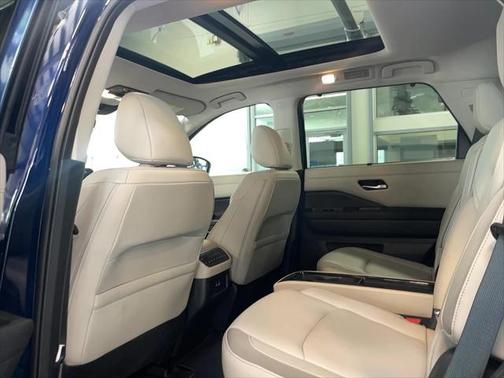 2023 Nissan Pathfinder SL 4WD