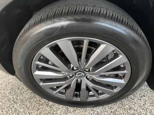 Pearl White Tricoat 2023 Nissan Pathfinder SL 4WD