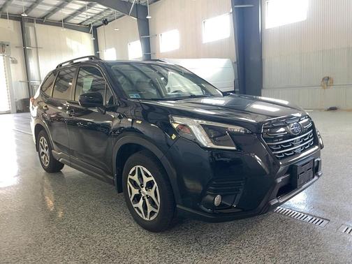 Crystal Black Silica 2023 Subaru Forester Premium