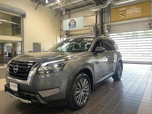 2023 Nissan Pathfinder SL 4WD