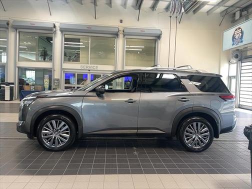 2023 Nissan Pathfinder SL 4WD