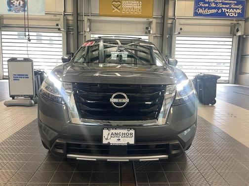 2023 Nissan Pathfinder SL 4WD