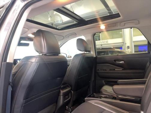 2023 Nissan Pathfinder SL 4WD