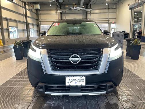 2023 Nissan Pathfinder SL 4WD