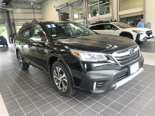 Crystal Black Silica 2022 Subaru Outback Touring