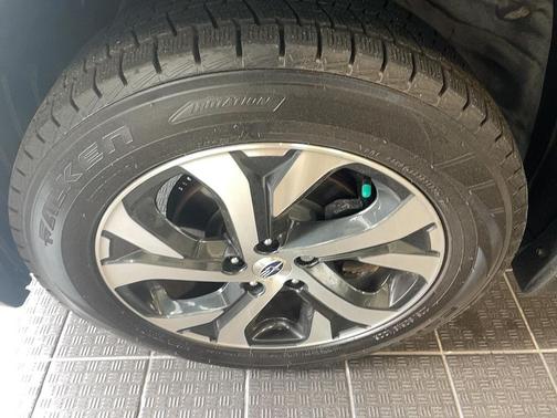 Crystal Black Silica 2022 Subaru Outback Touring