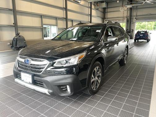 Crystal Black Silica 2022 Subaru Outback Touring
