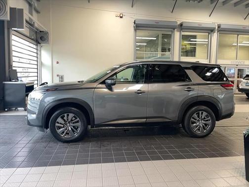 2022 Nissan Pathfinder S 4WD