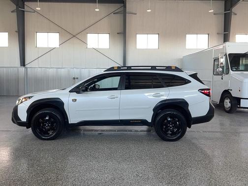 Crystal White Pearl 2022 Subaru Outback Wilderness