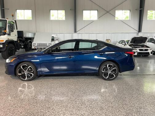 Deep Blue Pearl 2023 Nissan Altima SR Intelligent AWD
