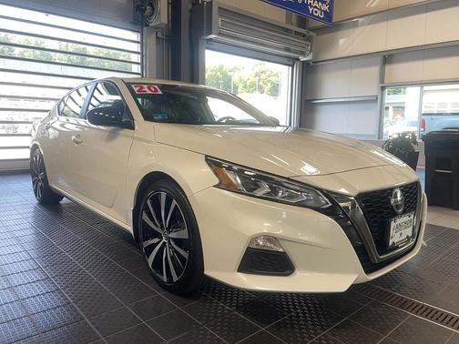 2020 Nissan Altima SR FWD
