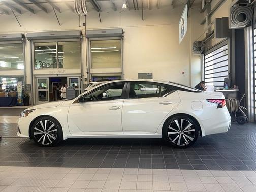 2020 Nissan Altima SR FWD