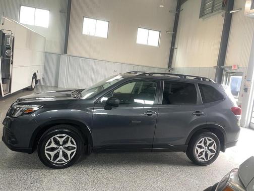 Magnetite Gray Metallic 2024 Subaru Forester Premium