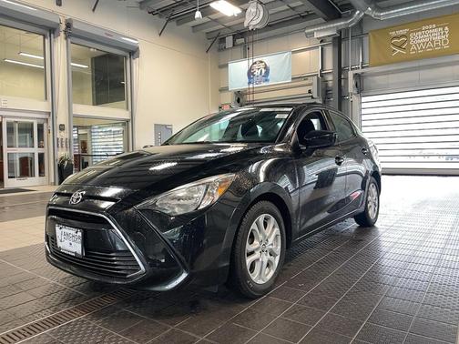 Stealth 2018 Toyota Yaris iA Base