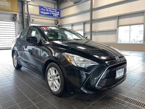 Stealth 2018 Toyota Yaris iA Base