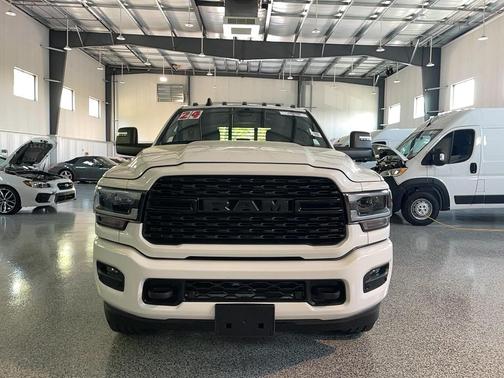 Bright White Clearcoat 2024 RAM 2500 Big Horn Crew Cab 4x4 6'4' Box