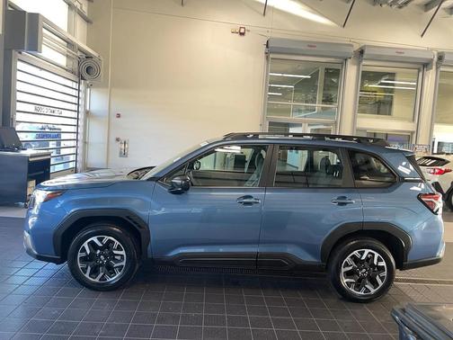 2025 Subaru Forester Base
