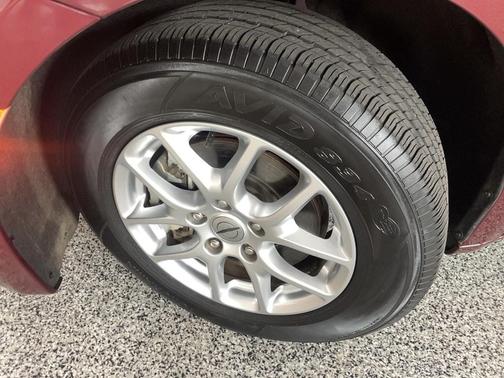 Velvet Red Pearlcoat 2022 Chrysler Voyager LX